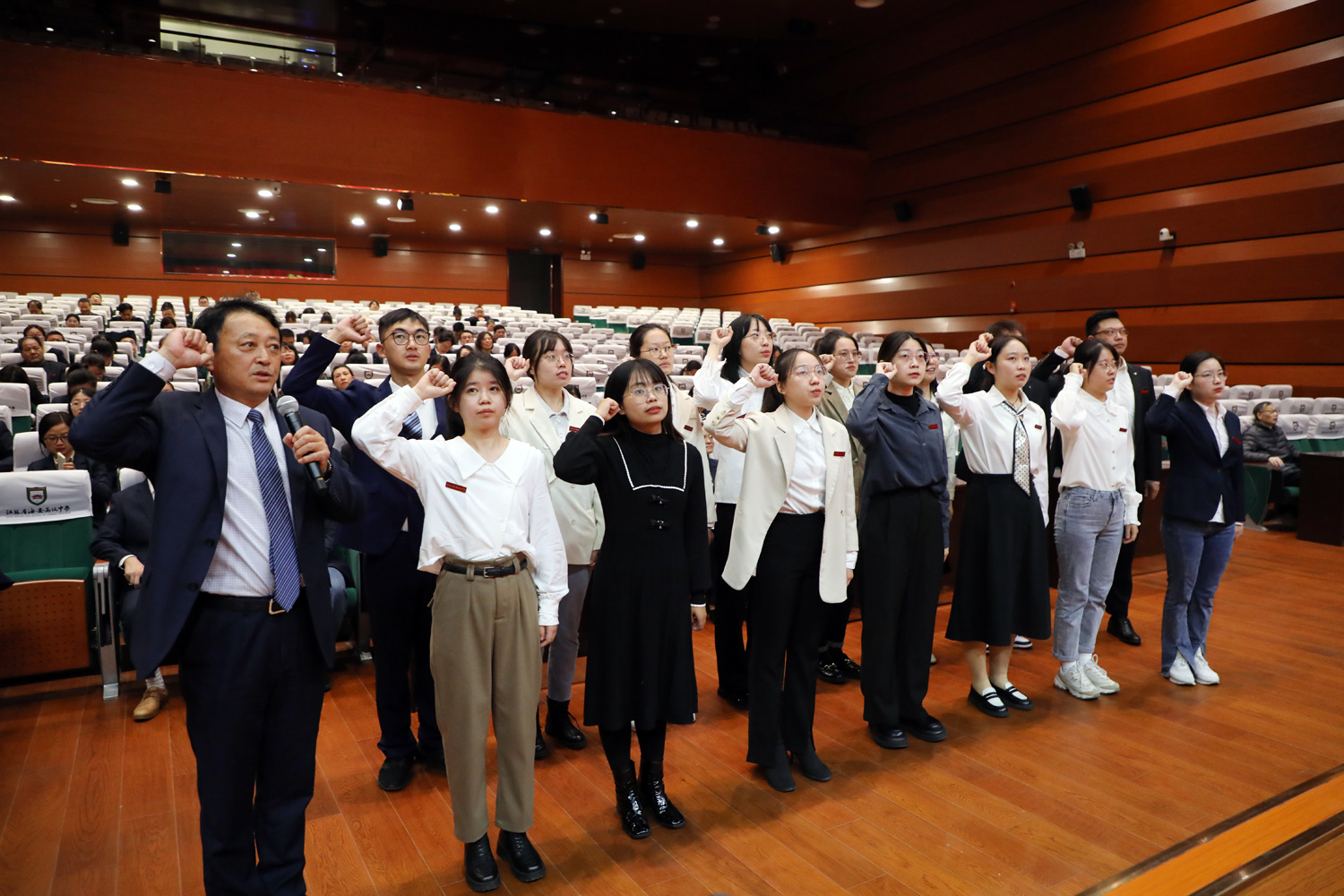 bea2209051664855a7f41067cce9f086.jpg bea2209051664855a7f41067cce9f086.jpg