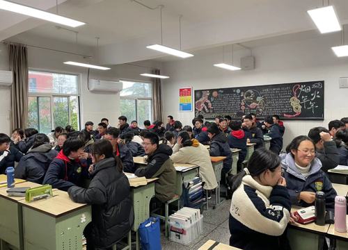 主题课《翻越浪浪山，遇见康庄道》——送给高一同学的美好期许