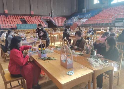 巾帼如花，逐梦芳华——关爱女性教师身心健康系列活动
