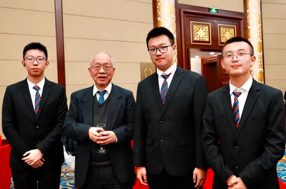 defc51875a2b439b9614c28701f528c2.jpg