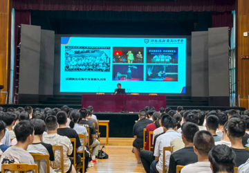 师长领航助力，校园焕彩生机——记海安中学高一新生校本培训系列讲座（三）